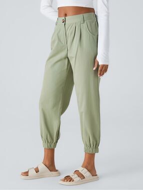 Sage Green Cropped Jogger Pants- Halara **LARGE** Laurel Green